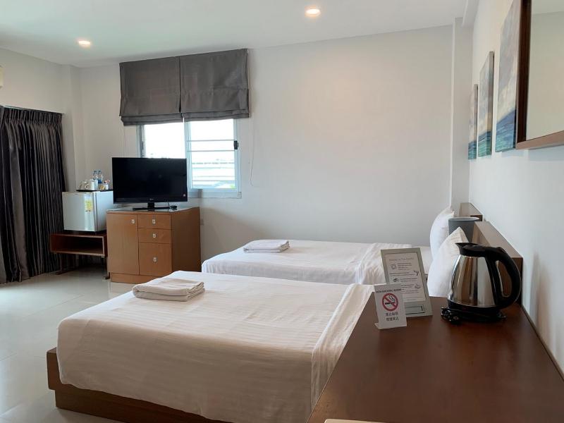 Superior Twin Room with One Way Airport Transfer image 1