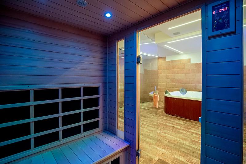 Sundeck Hotel - image 9