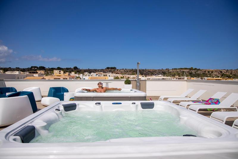 Sundeck Hotel - image 36
