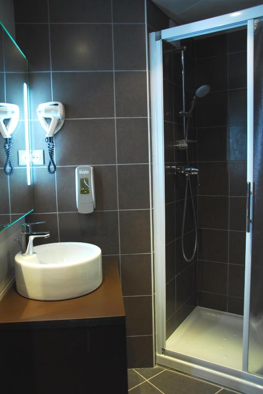 Twin Room image 2