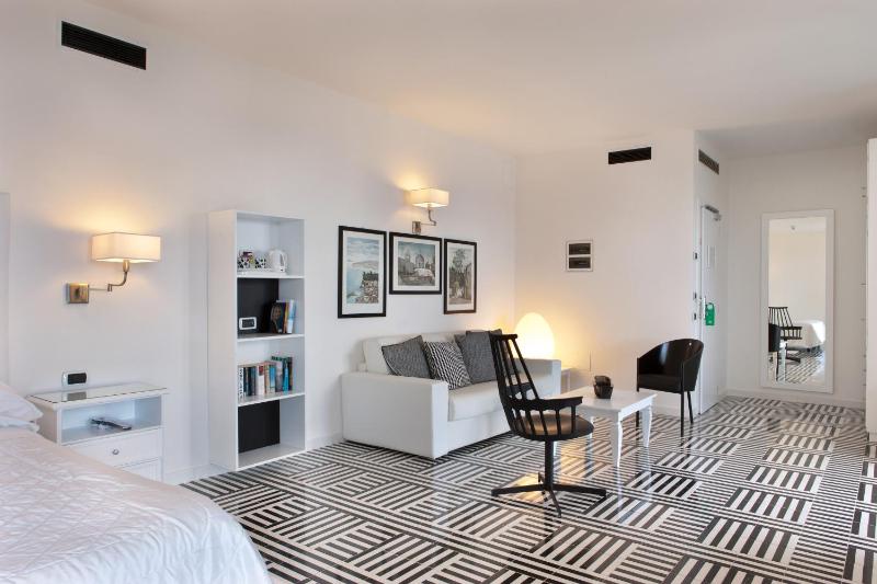 Suite with Spa Bath image 1