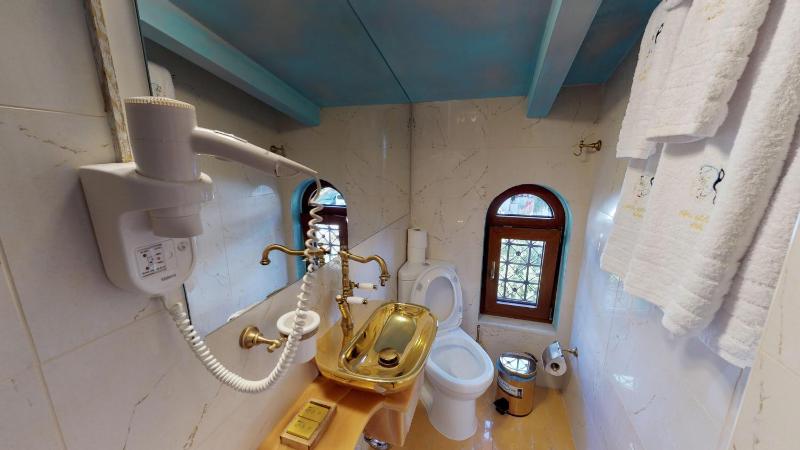 Suite with Sea View image 3