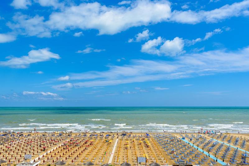 Superior Double or Twin Room with Sea View image 2