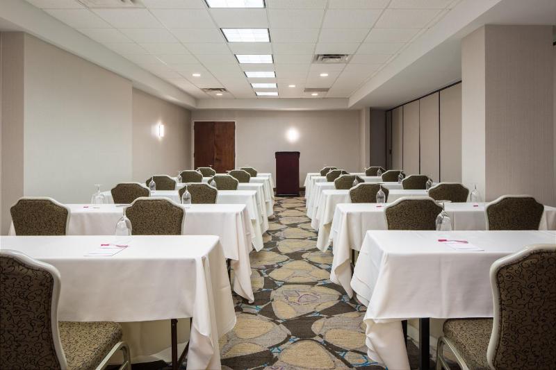 Crowne Plaza Memphis Downtown By IHG - image 7