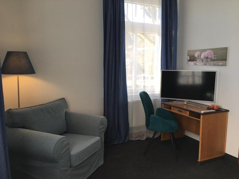 Standard Double Room image 3