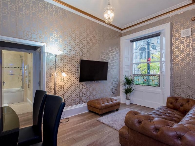 One-Bedroom Apartment image 1