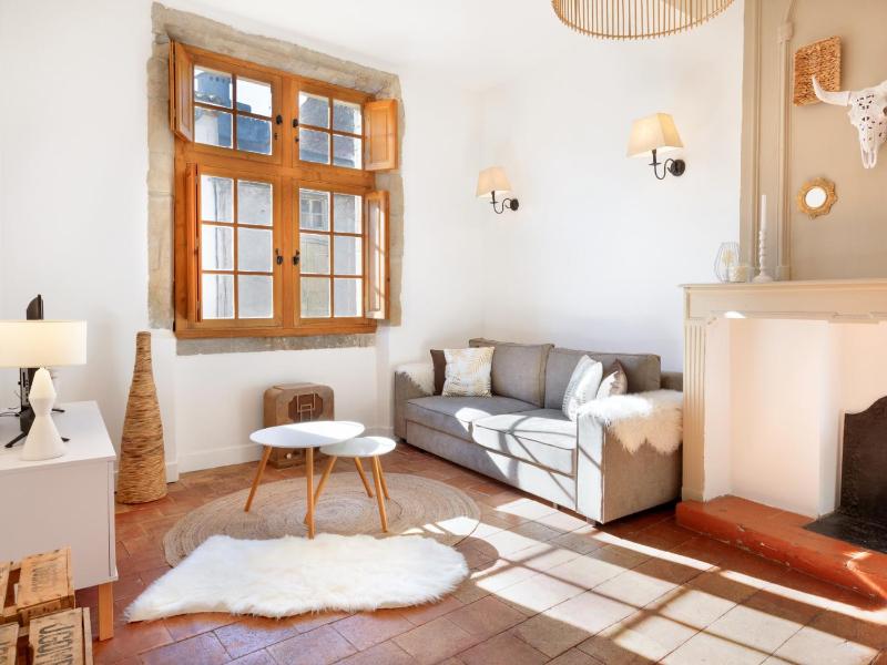 One-Bedroom Apartment image 2