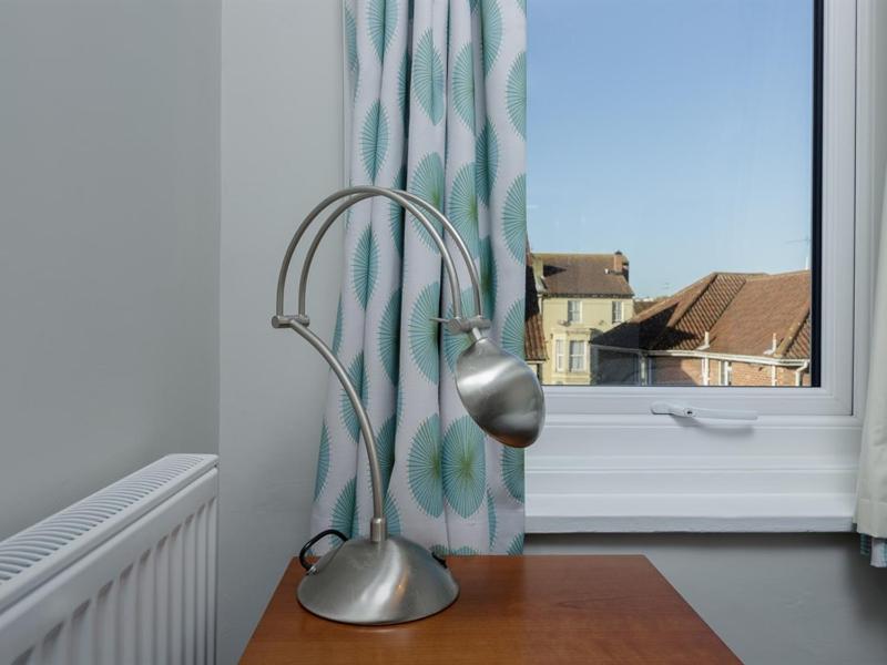 Small Single Room image 4