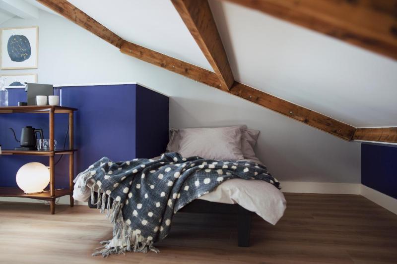 Triple Room with City View image 3