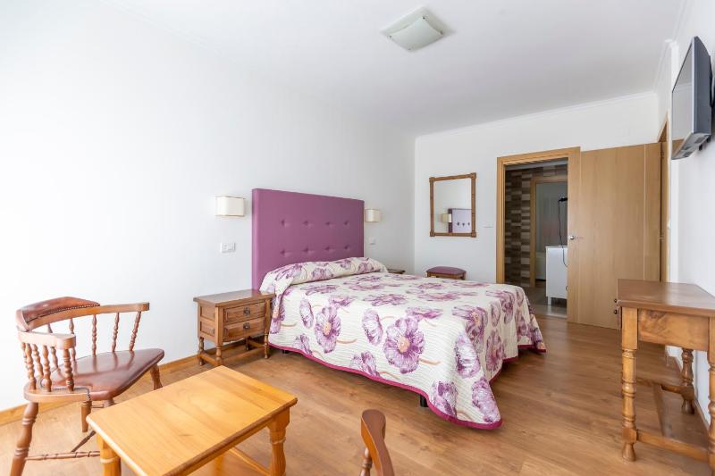 Double or Twin Room with Sea View image 4
