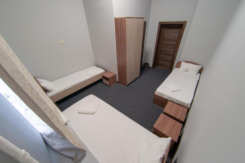 Comfort Triple Room with Shower image 3