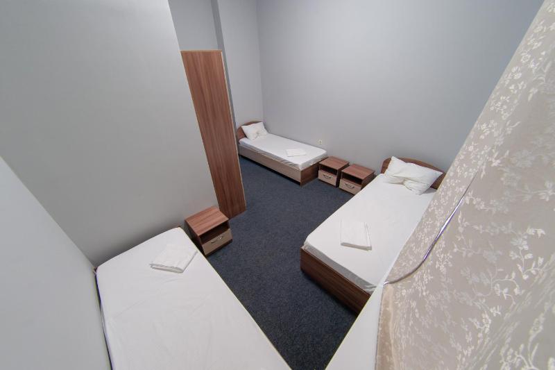 Comfort Triple Room with Shower image 2