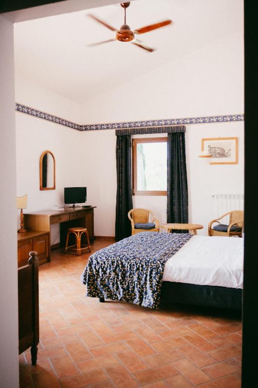 Double Room image 3