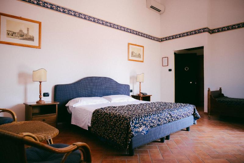 Triple Room image 2