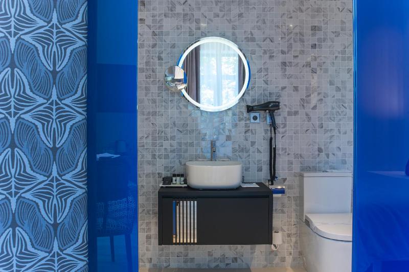 Superior Triple Room image 4