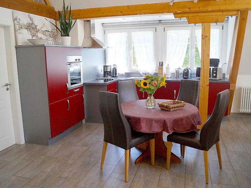 Studio Apartment with Balcony image 4