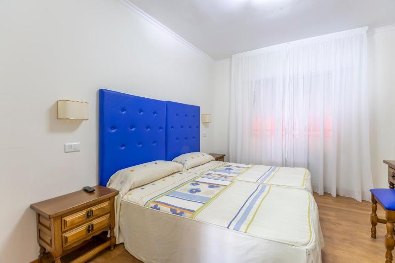 Double or Twin Room image 3
