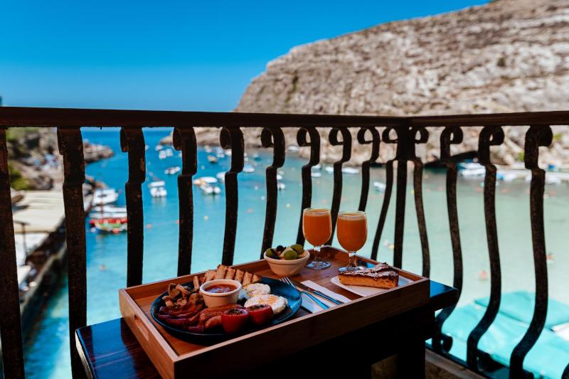 Double Room with Sea View image 1