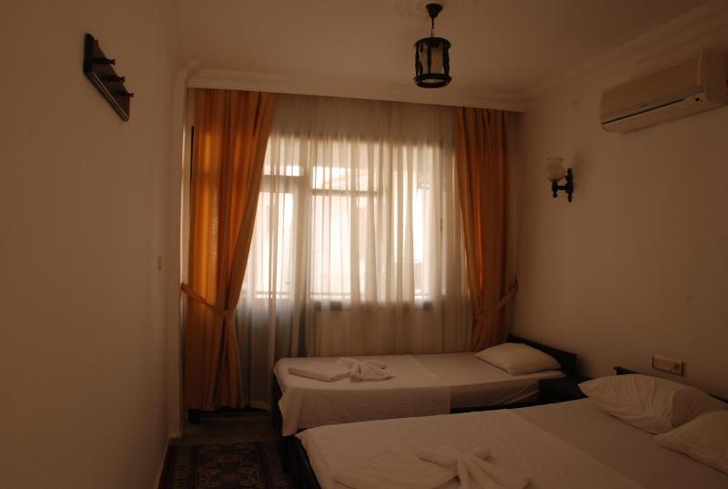 Standard Double or Twin Room image 1