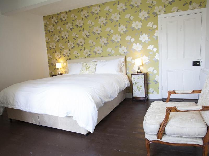 Double Room with Private Bathroom image 3