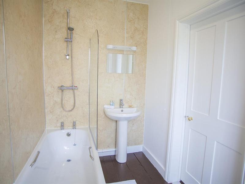 Double Room with Private Bathroom image 2