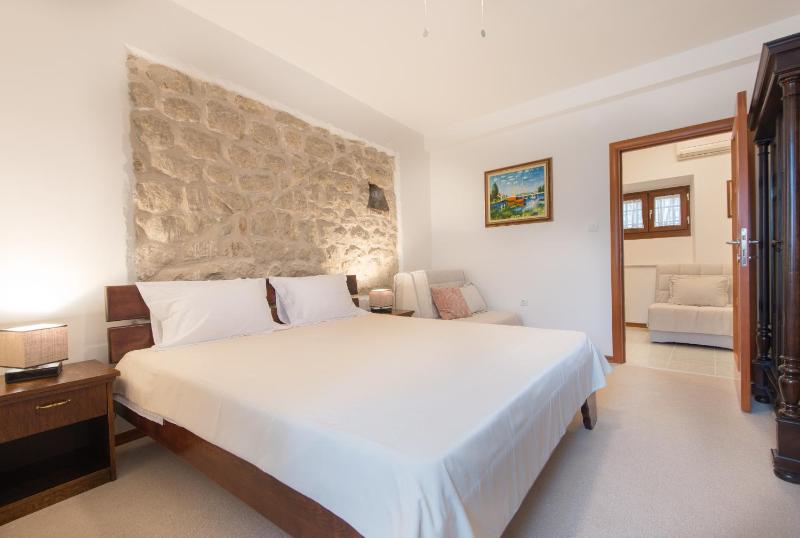 Double Room with Sea View image 3