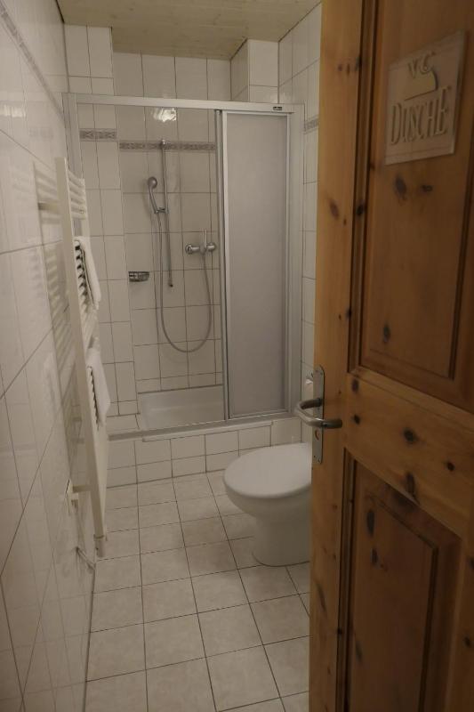 Twin Room with Shared Bathroom image 2