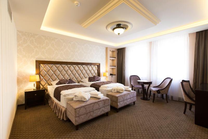 Double or Twin Room image 3