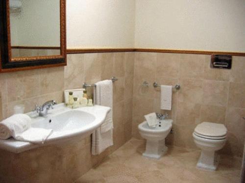 Double or Twin Room image 2