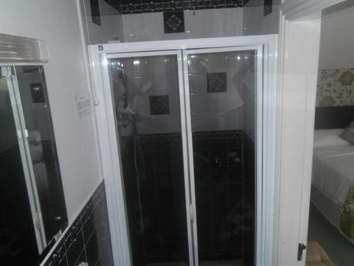 Quadruple Room with Shower image 2