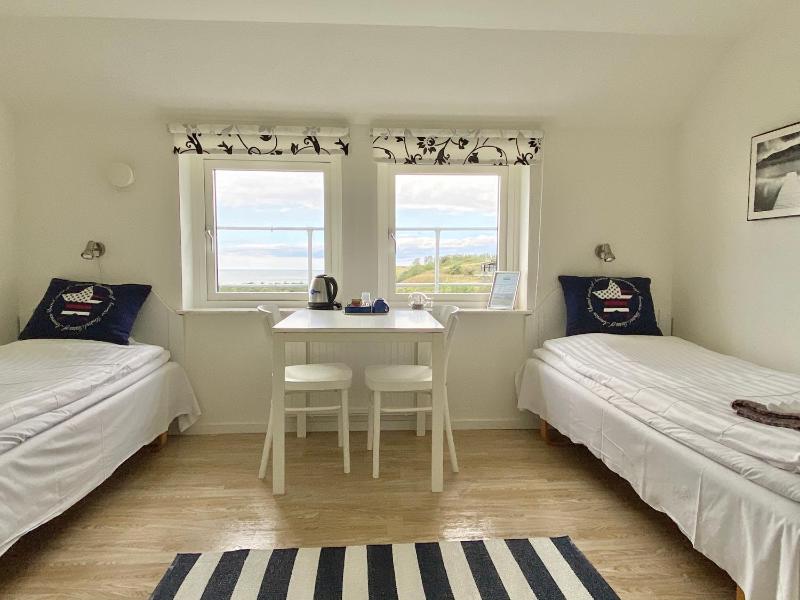 Double Room with Shared Bathroom image 2