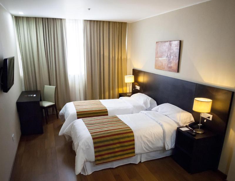 Superior Twin Room image 1