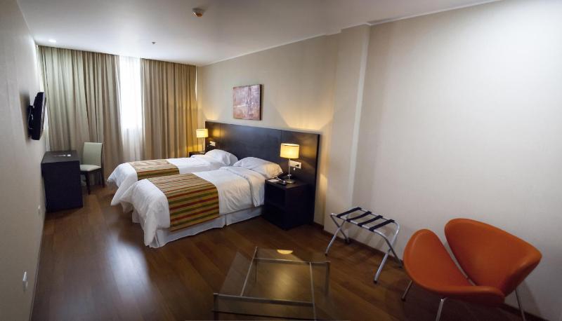 Superior Twin Room image 2