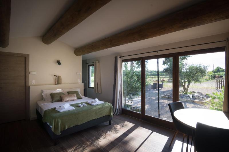 One-Bedroom Cottage image 1