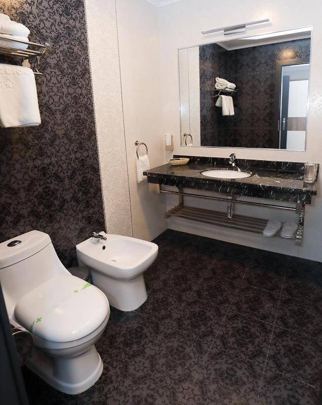 King Room with Spa Bath, balcony and pool view image 2