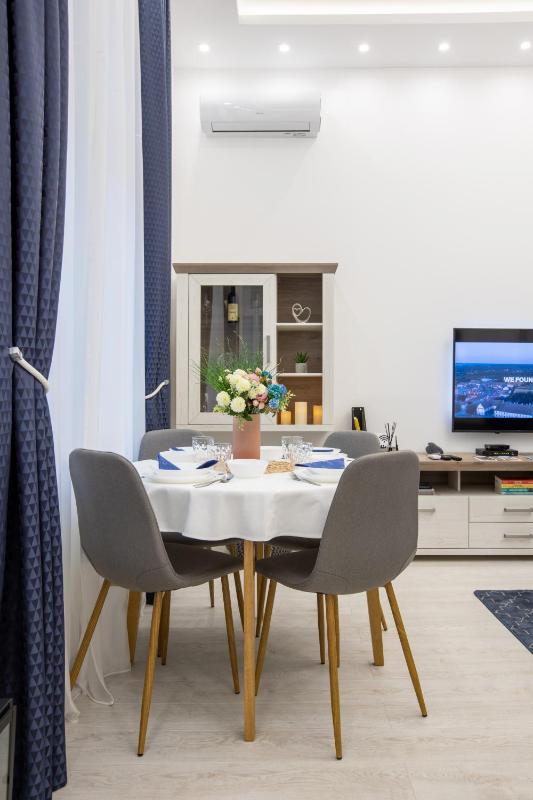 Theatre Square Apartments - image 4