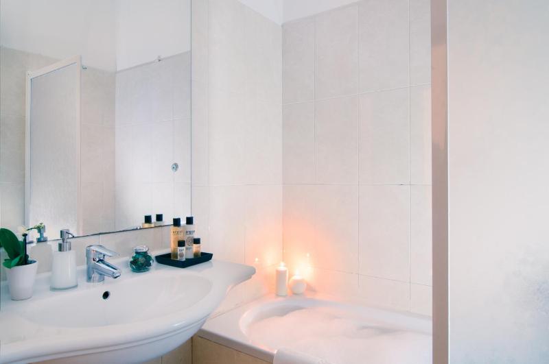 Superior Double Room with Bath image 2