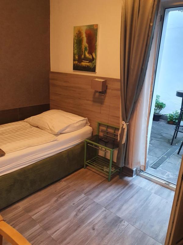 Single Room with Terrace image 2