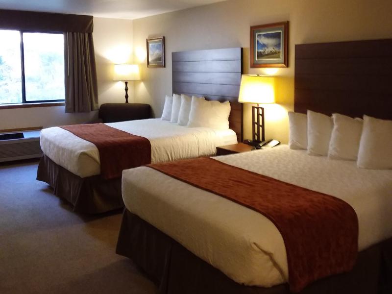 Two Queen Deluxe Room  (Non Pet Friendly Room) image 4