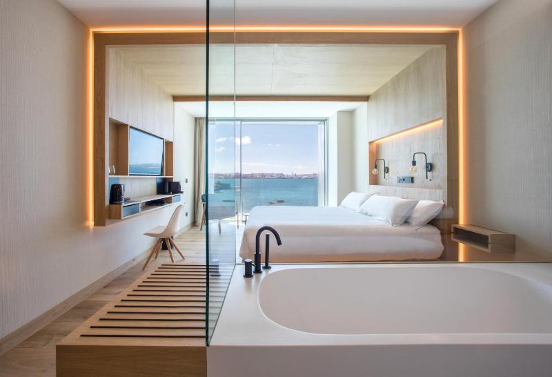 Room #472642337 image 1