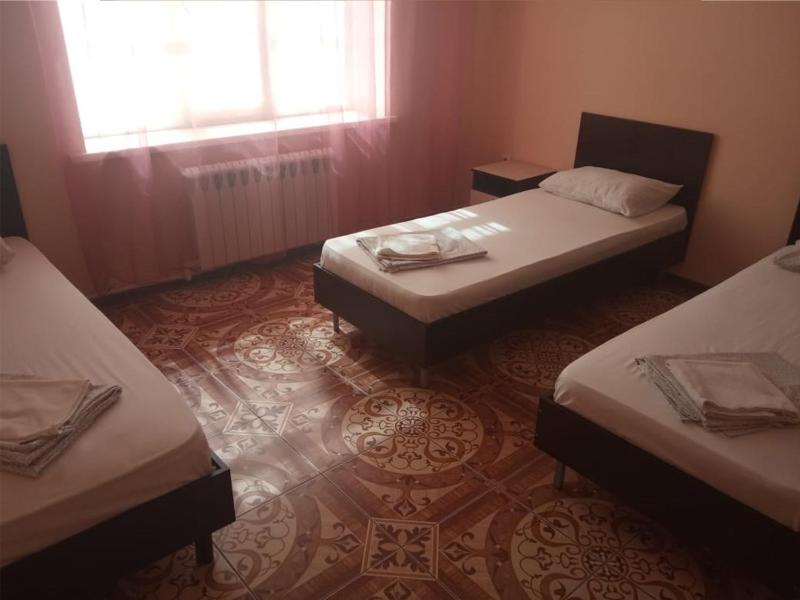 Triple Room with Shared Toilet image 2