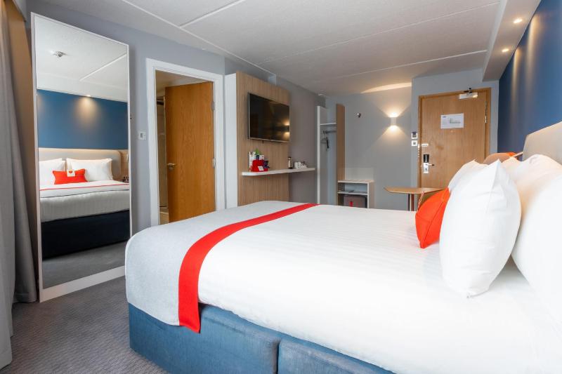 Standard King Room with Free Hot Breakfast image 4