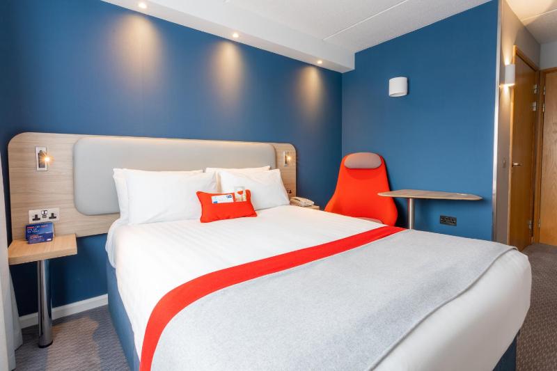 Standard King Room with Free Hot Breakfast image 3