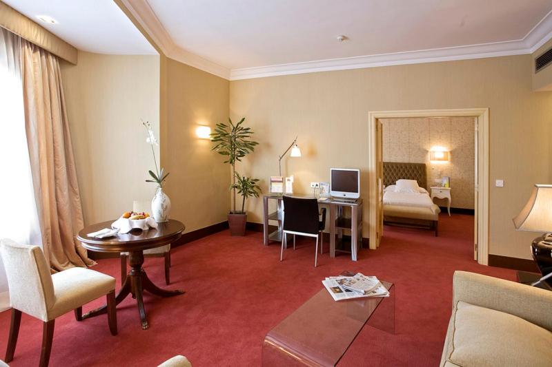 Room #9060027 image 2