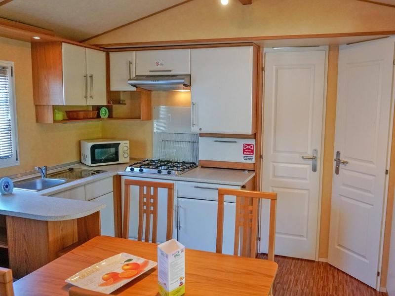 Three-Bedroom Mobile Home image 4