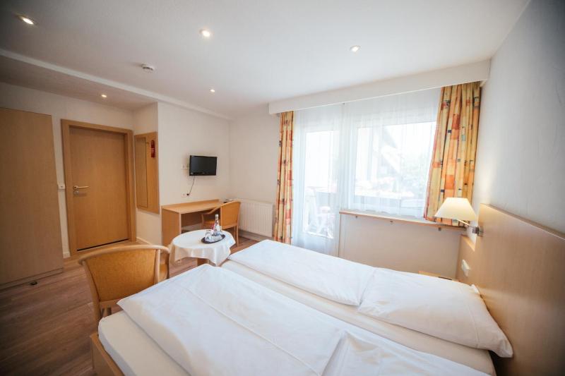 Economy Double Room image 4