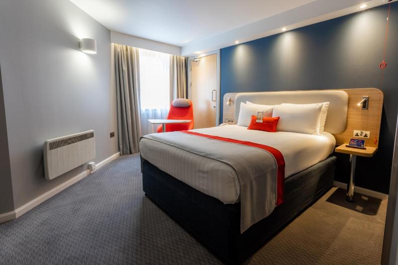 Standard Double Room with Free Hot Breakfast - Accessible image 4