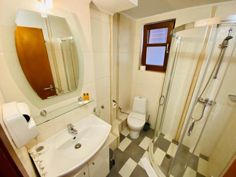 Double or Twin Room with Sea View (2 Adults + 1 Child) image 3