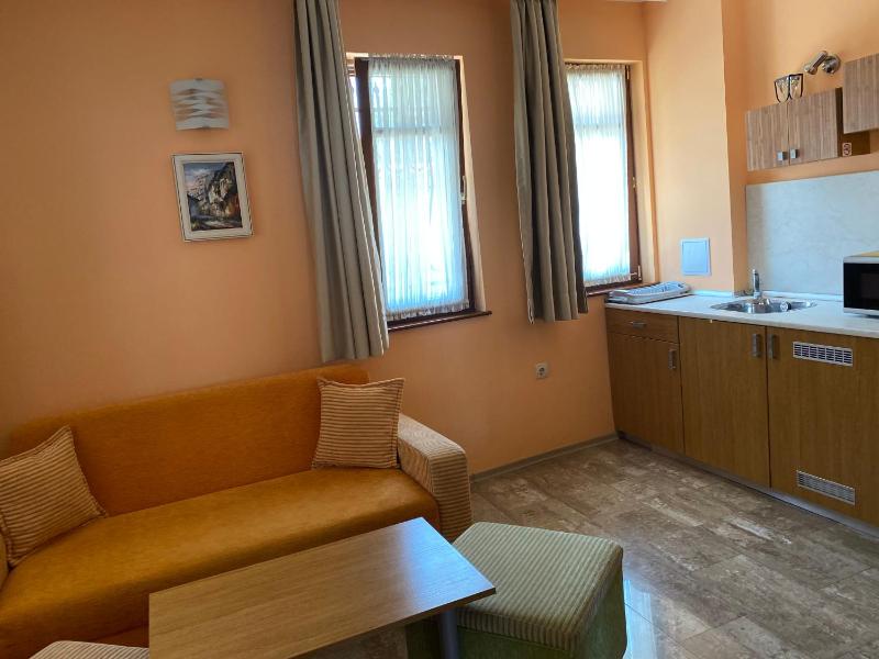 One-Bedroom Suite with Sea View (3 Adults) image 4