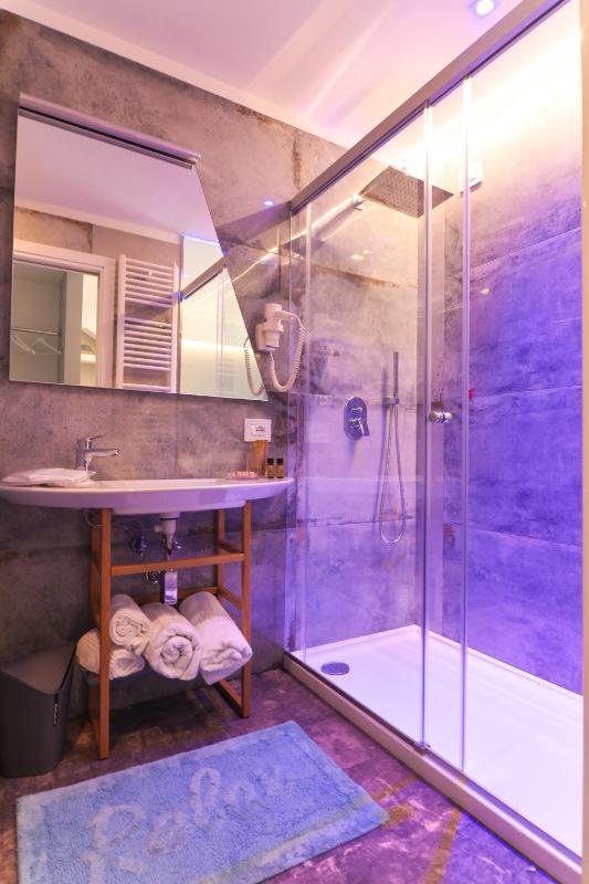 J Luxury Home - image 11